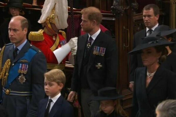 KRALJEVSKI ULTIMATUM PRED SAHRANU VEKA: Princ Hari i Megan Markl MORALI da urade OVO!