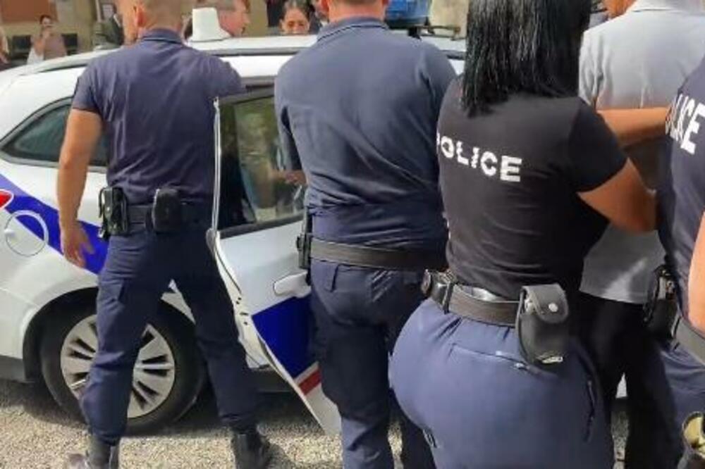 SLIKA OVE POLICAJKE I NJENE POZADINE ŠOKIRALA SVET: Kada je OKRENE, nastane potpuno POMRAČENJE (VIDEO)