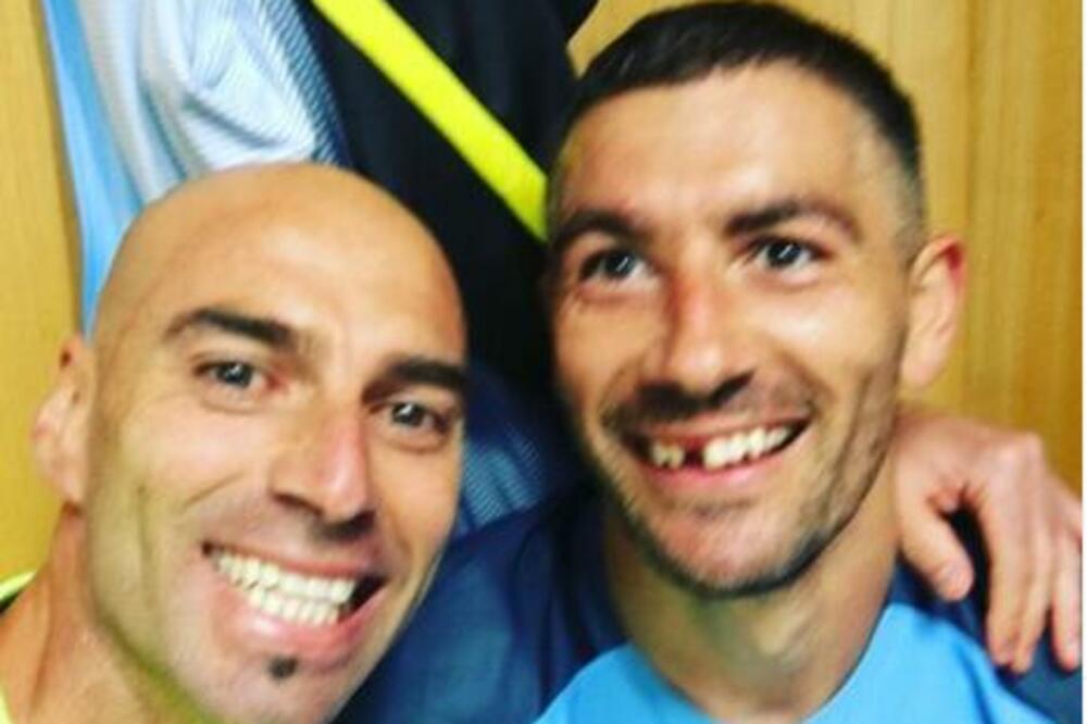 Legendarna fotografija Kolarova: ŠIROK OSMEH BEZ ZUBA! (FOTO)