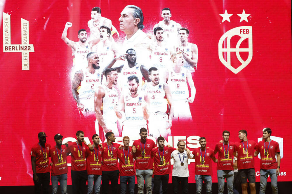 ŠPANIJA DOČEKALA SVOJE ŠAMPIONE: Madrid je na nogama posle osvajanja nove titule prvaka Evrope! (VIDEO)