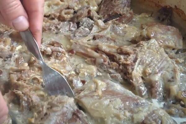 PRE PEČENJA JAGNJETINE OBAVEZNO URADITE 1 STVAR: Tajna je u MARINADI, samo tako će ispasti MEKANA I SOČNA