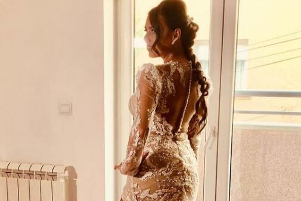 NAKON ŠTO JOJ SE DEČKO UBIO, PEVAČICA NAŠLA SREĆU PORED OVOG ČOVEKA: Postala je GOSPOĐA ĐILAS!