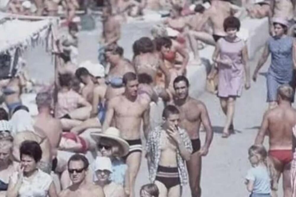 SLIKA SA PLAŽE IZ 70-IH GODINA DIGLA INTERNET NA NOGE: Otkrila je SUROVU ISTINU O OVOME, svi vide isto (FOTO)
