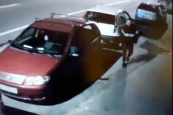 SNIMAK SA ULICE U BEOGRADU POKAZAO SVU LJUDSKU SRAMOTU! Šta ovaj čovek radi je OGAVNO! (VIDEO)