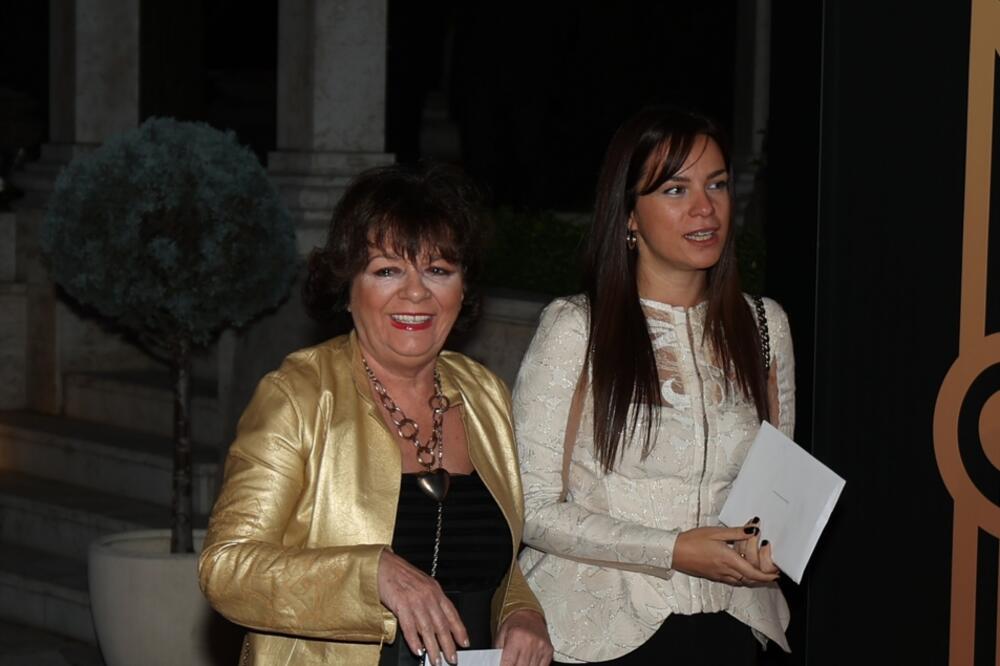 SVIMA SPALA VILICA KAD SU VIDELI ĆERKU JELICE SRETENOVIĆ: Pojavila se i ZASENILA SVE, ne viđamo je ČESTO! (FOTO)