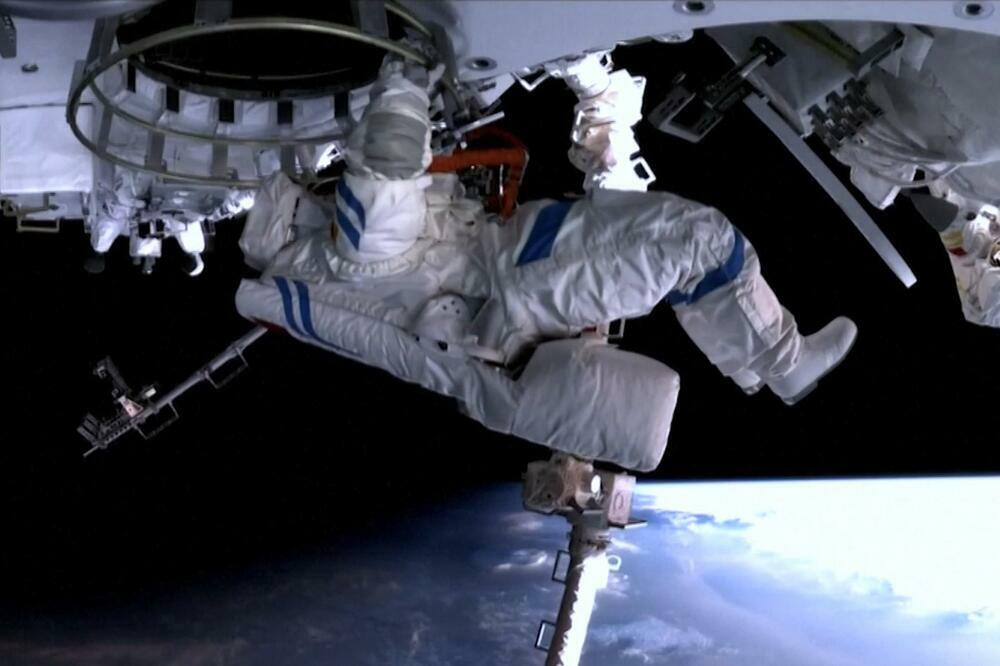 Tajkonauti Šendžoua 14 završili drugu svemirsku šetnju (VIDEO)