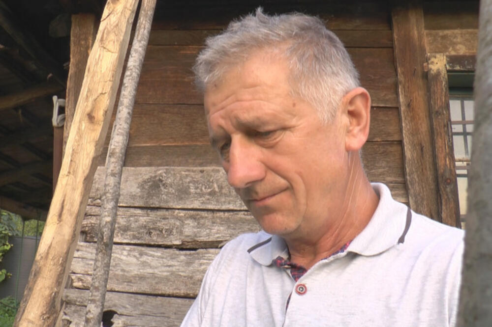 VIC DANA, PRAVI BALKANSKI, ZBOG KOG ĆETE SE SMEJATI DO SUTRA: Sedi Mujo pred kućom i uzdiše...