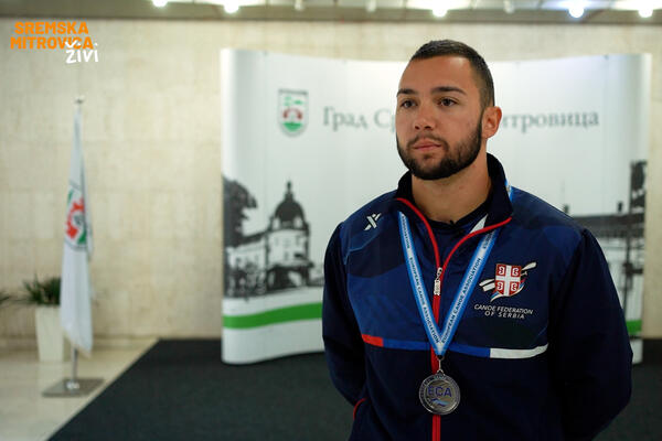 PRIJEM ZA MLADE SPORTISTE U SREMSKOJ MITROVICI: Kajakaški klub Val niže medalje (FOTO)