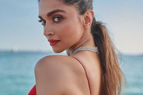 OVA GLUMICA JE PRIZNALA DA ŽELI ĐOKOVIĆA! Ne smeta joj ni ŠTO JE ZAUZET I IMA DECU, ŠOK (FOTO)