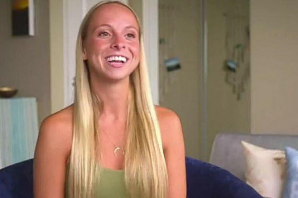 OVA DEVOJKA KRIJE BIZARNU TAJNU KOJA ŠOKIRA: Tek kada zavede MUŠKARCA, POKAZUJE MU OVU STVAR (VIDEO)