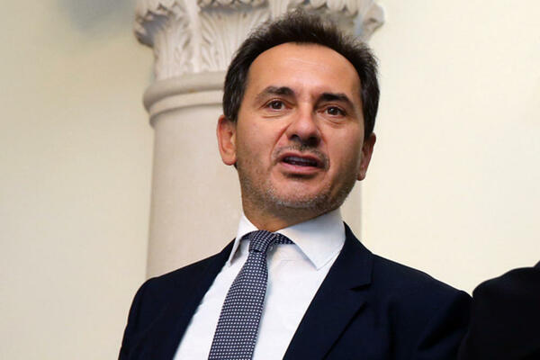 GDE JE DANAS I ŠTA RADI BOŽIDAR ĐELIĆ? Političar je u Đinđićevoj vladi imao jaku funkciju, evo čime se sad bavi!