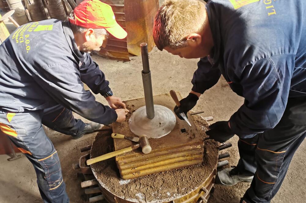 KREMENOVIĆI SE JEDINI NA BALKANU BAVE OVIM POSLOM: Božanski glas iz Topole čuje se NA SVIM KONTINENTIMA (FOTO)
