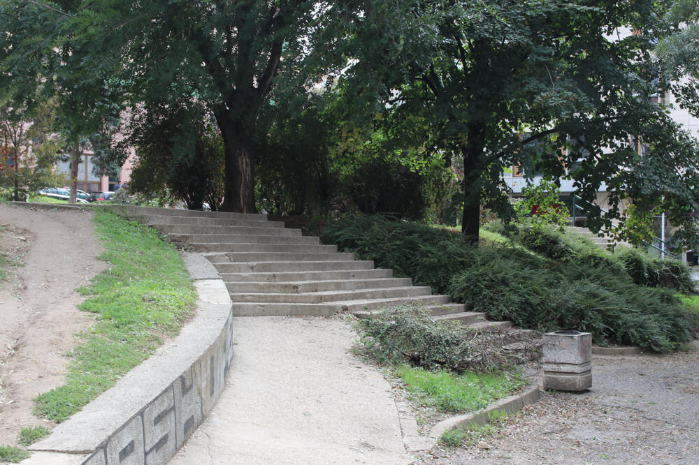 Dete zaglavilo nogu između dve cevi! Drama na Čukarici, reagovali vatrogasci!