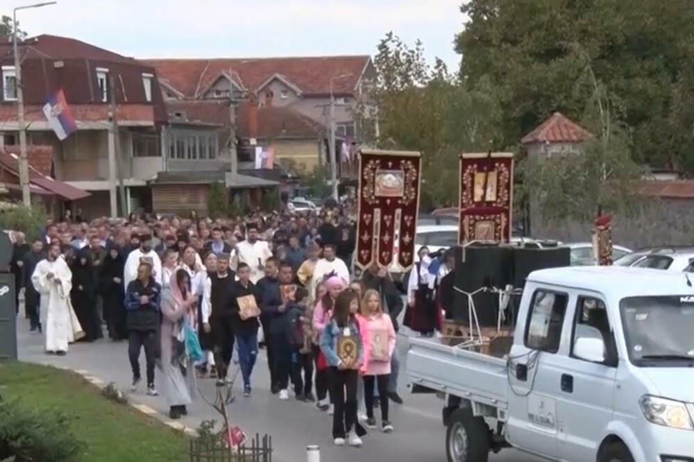 VIŠE STOTINA SRBA U GRAČANICI UČESTVOVALO U LITIJI: Obeležili su veliki praznik, MALU GOSPOJINU (VIDEO)