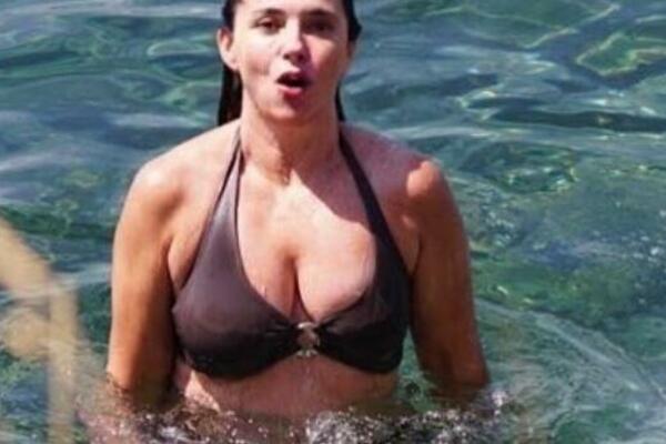 OVA JUGOSLOVENKA JE BILA ŽIVA VATRA, A SADA SE SKINULA U KUPAĆI: Zbog ovih ATRIBUTA i danas je OMILJENA (FOTO)