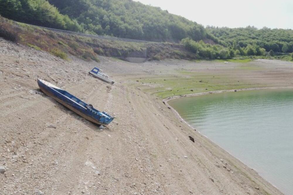 DRAMATIČNI PRIZORI SA JEDNOG OD NAJLEPŠIH JEZERA U SRBIJI: Evo šta je isplivalo na površinu!