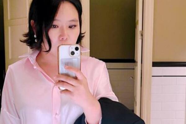 SKANDALČINA U ČELSIJU! Nagovarao koleginicu na intimne odnose, pa popio otkaz!