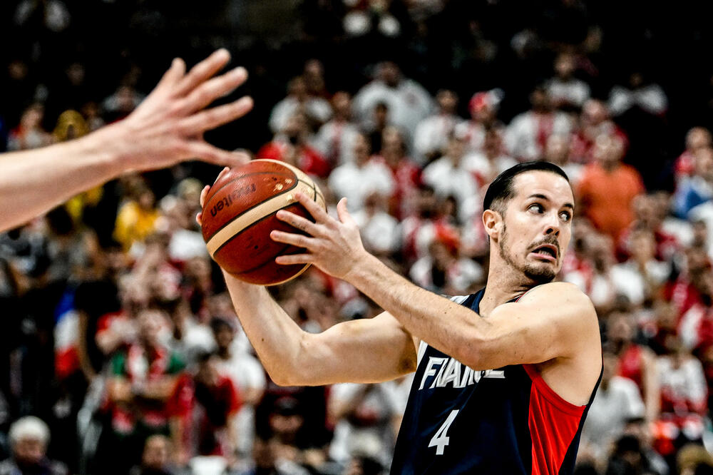 ŠOK! Vicešampion Evrope morao da potpiše da neće u ruski klub - vratio se za srebrom, pa "pljunuo" naciji u lice!