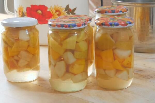 OVAKAV KOMPOT SE PRAVIO JOŠ SAMO U JUGOSLAVIJI: Trebaće vam VIŠE TEGLI, ko je probao POLUDEO je za njim