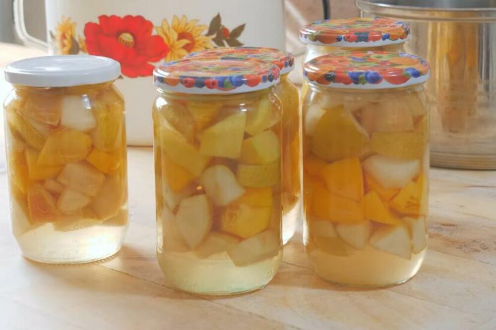 OVAKAV KOMPOT SE PRAVIO JOŠ SAMO U JUGOSLAVIJI: Trebaće vam VIŠE TEGLI, ko je probao POLUDEO je za njim