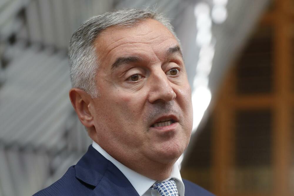 NAJAKTUELNIJI VIC O MILU OVIH DANA: Đukanović izašao na IZBORE