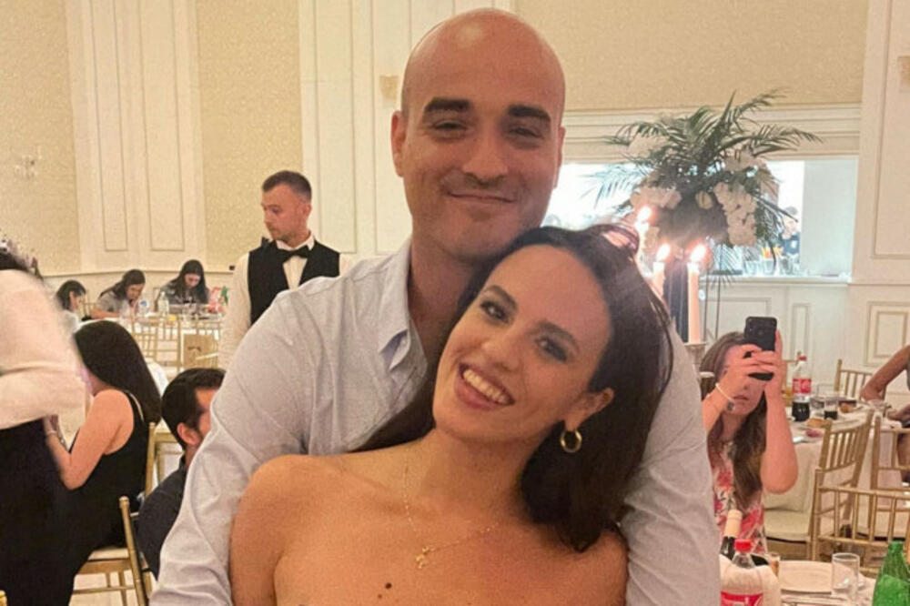 UDAJE SE ĆERKA JOVANA MEMEDOVIĆA: Zasijao PRSTEN na ruci, OVO su svi detalji! (FOTO)