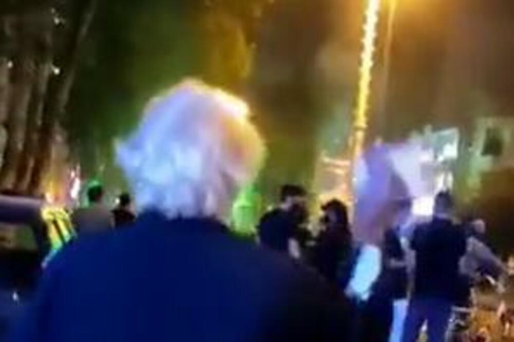 IRAN JOŠ UVEK NA NOGAMA! Zemlja NE ODUSTAJE od PROTESTA u ime BRUTALNO pretučene DEVOJKE (22) (VIDEO)