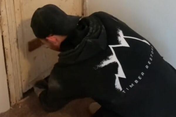 KUPILI SU STARU KUĆU, POPELI SE NA TAVAN I NAŠLI KOFER! Kad su ga otvorili ZALEDILI SU SE od užasa (VIDEO)