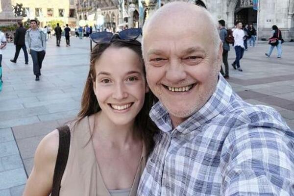 POTRESNO! ĆERKA NENADA NENADOVIĆA PLAČE ZBOG SMRTI, U PITANJU JE ON (FOTO)