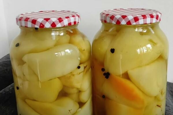 SPREMITE KISELE PAPRIKE ZA ZIMNICU NA NAJBOLJI NAČIN: Recept koji ćete koristiti SVAKE GODINE