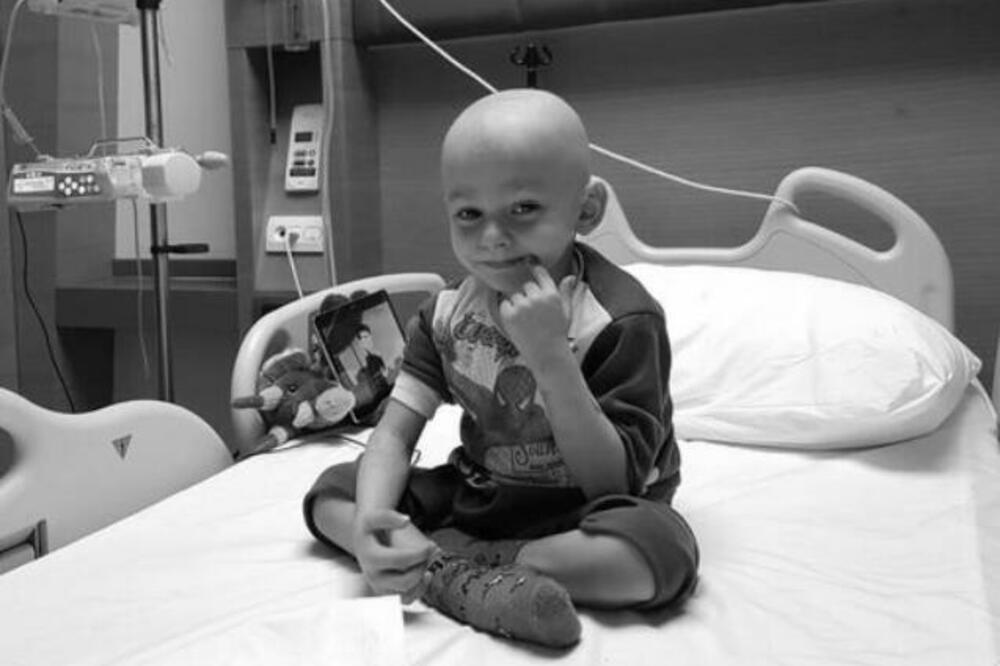 "NIJE SAMO TVOJE SRCE STALO": Mama malog Bogdana (6) se oglasila na godišnjicu njegove smrti, njene reči RAZARAJU!