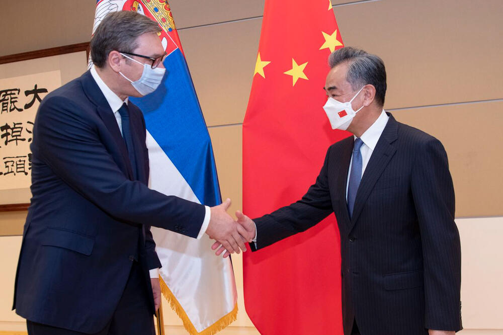 Predsednik Vučić se sastao sa šefom kineske diplomatije
