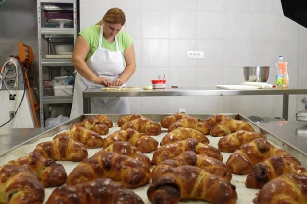 KILOGRAM KIFLICA SADA SKUPLJI OD KILOGRAMA MESA: Milica iz Čačka objašnjava šta je uračunato u cenu od 1200 DINARA