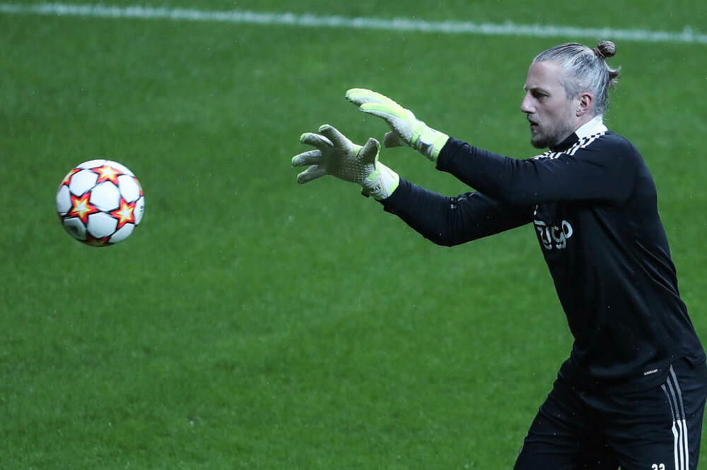 DEBITOVAO U REPREZENTACIJI SA 38 GODINA: Tadićev saigrač brani VRHUNSKI, ali legende ga napadaju bez razloga!