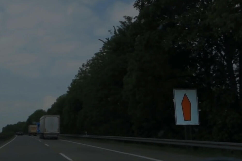 DA LI ZNATE ŠTA ZNAČI OVAJ SAOBRAĆAJNI ZNAK? Obratite pažnju, sigurno će vam zatrebati! (FOTO)