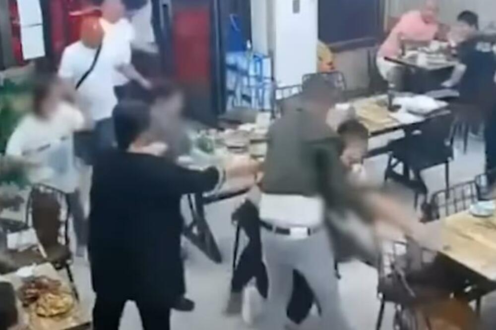 NASILNIKA IZ RESTORANA SAČEKALA PAKLENA KAZNA: Tukao žene FLAŠAMA, STOLICAMA I PESNICAMA! (UZNEMIRUJUĆ VIDEO)