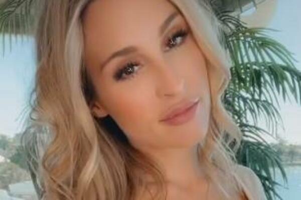 ISPLIVAO EKSPLICITAN SNIMAK MEDICINSKE SESTRE: Ljudi OSTALI u NEVERICI dok su GLEDALI (VIDEO)