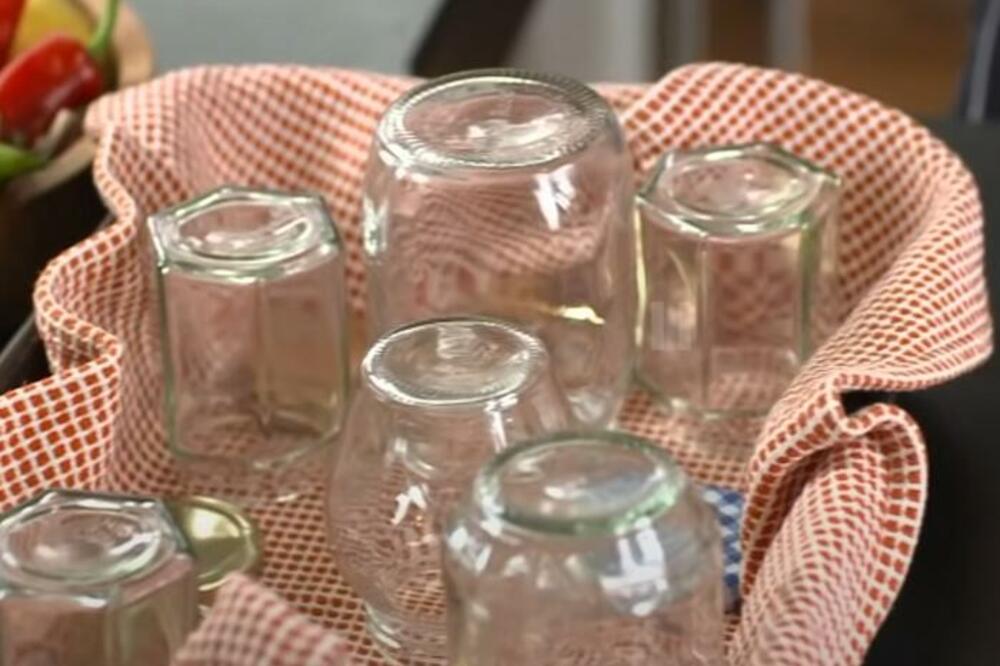 ZABORAVITE NA LONAC PUN VODE I PASTERIZUJTE ZIMNICU NA OVAJ NAČIN: Domaćice će biti ZAHVALNE na ovom TRIKU