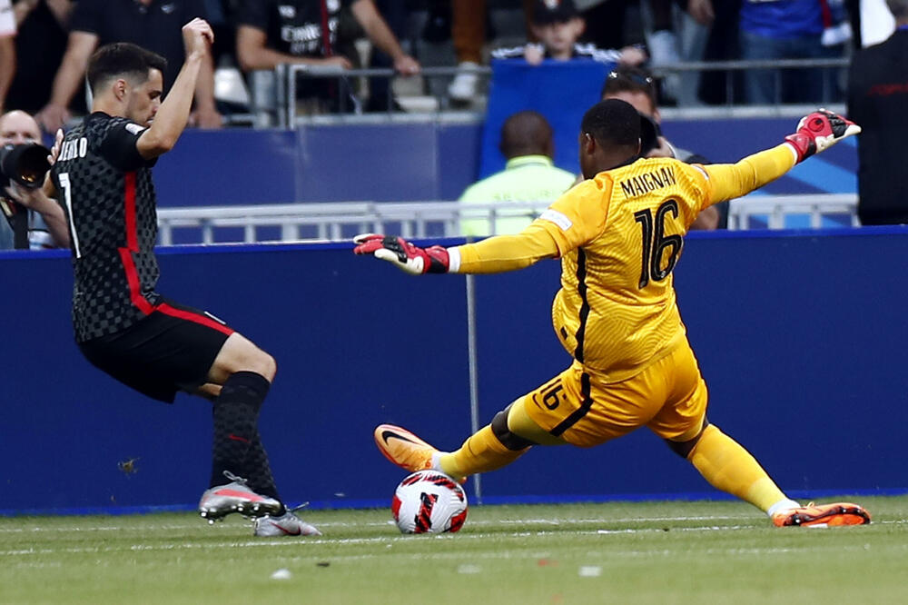 NOVI PROBLEM U REDOVIMA SVETSKIH PRVAKA: Golman reprezentacije Francuske HITNO napustio ekipu, Dešan na mukama!