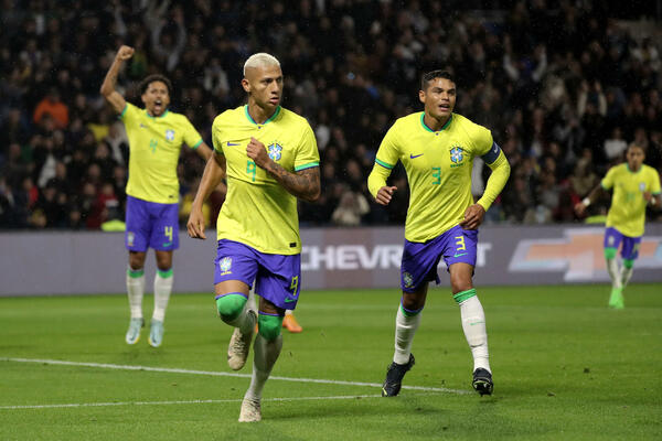 BRAZIL NIJE IMAO MILOSTI PREMA GANI: Karioke tempiraju formu za Mundijal i duel protiv Srbije!