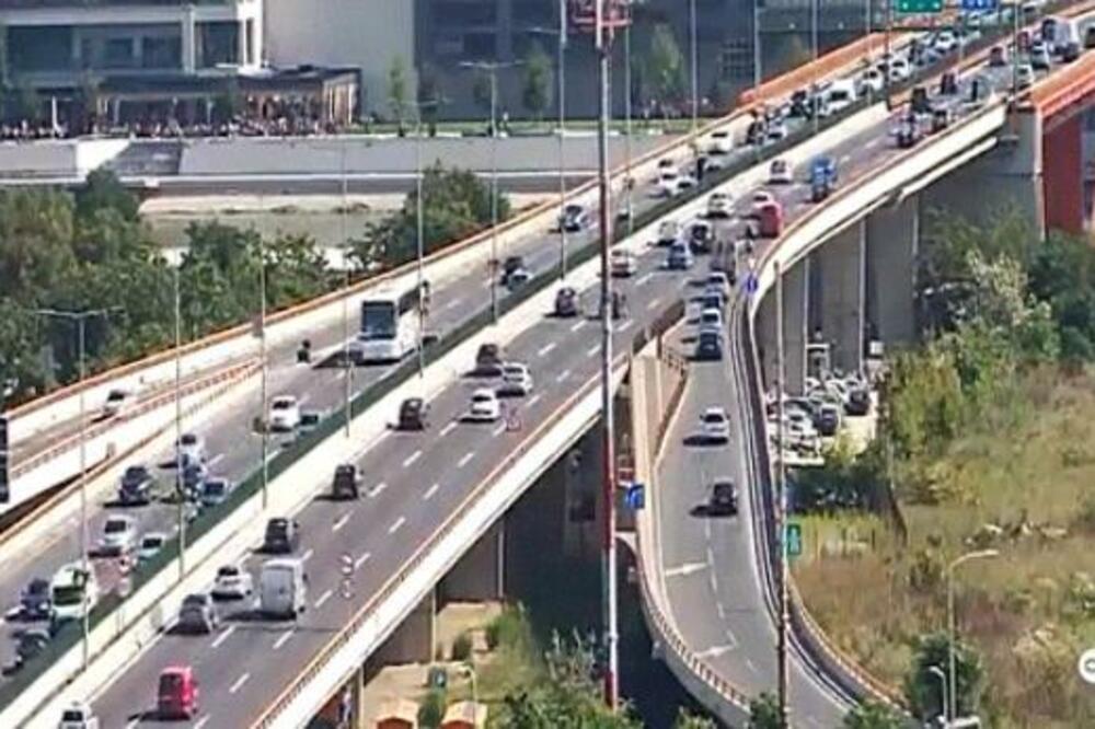KOLAPS U BEOGRADU: Iznenađujuća gužva za subotnje popodne, automobili MILE! (FOTO)