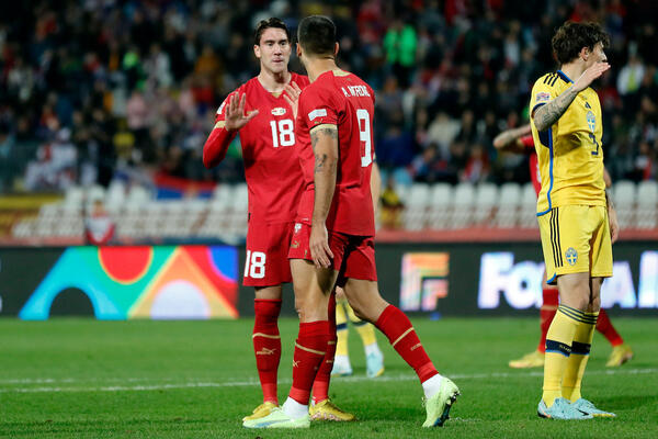 PIKSI: Vlahović je odigrao kao ZMAJ! A Mitrovića moraju i da TUKU malo, dao im je 3 gola...