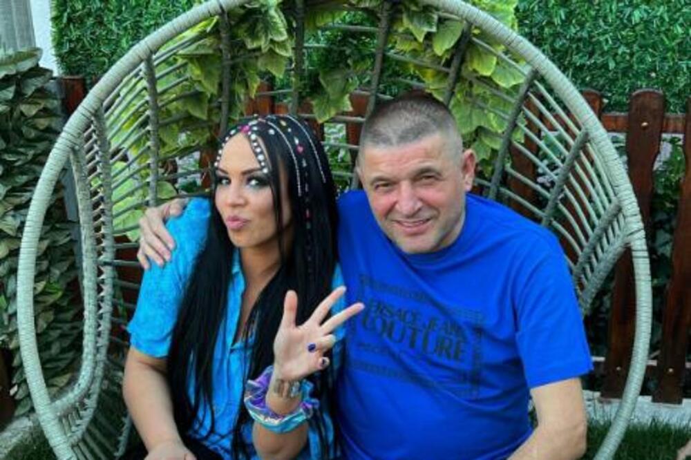 BAJA MALI KNINDŽA IMA ŠESTORO DECE, A 3 ĆERKE LJUBOMORNO ČUVA: Ne zna se koja je VEĆA BOMBA, ljudi u ŠOKU