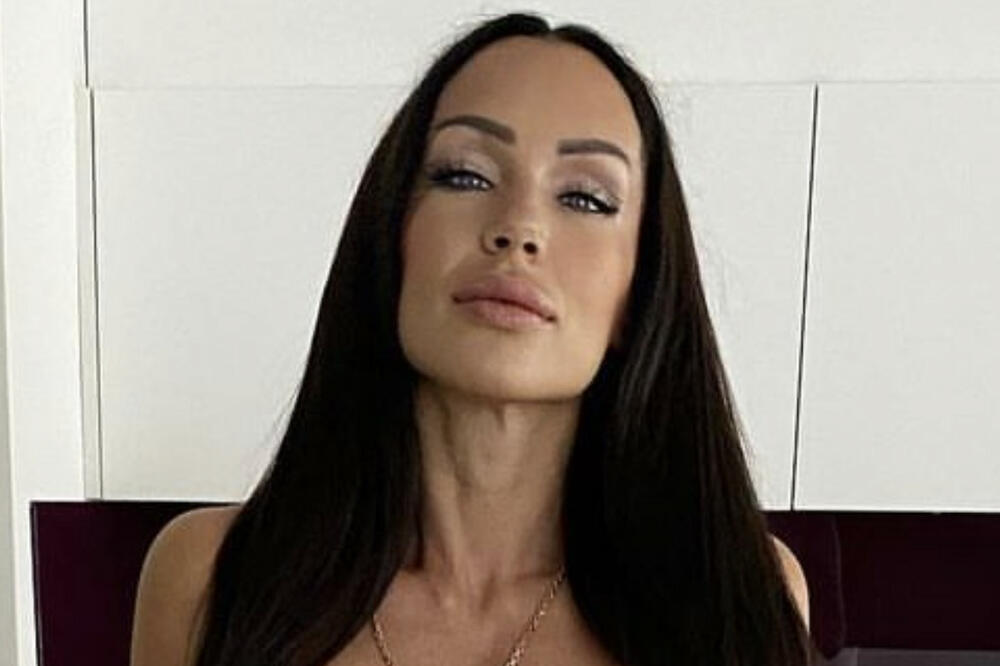 KAŽU DA JE ONA NAJSE*SI BAKA U SRBIJI: Skinula se na JAHTI i pokazala GRUDI od 25.000 EVRA (FOTO)