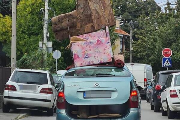 VOZAČ IZ ZEMUNA "REŠIO" GRAVITACIJU: Natovario AUTO i vezao KONOPČETOM, prolaznici ostali u ČUDU! (FOTO)
