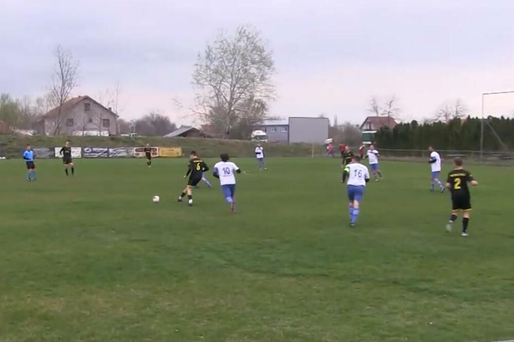 NOVI SKANDAL U SRPSKOM FUDBALU: Navijači upali na teren i počeli OPŠTU TUČU, jedan igrač povređen!