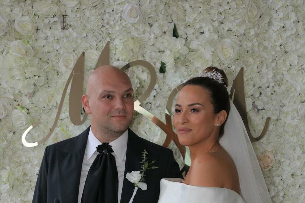 U DOMU ŠAULIĆA VELIKO SLAVLJE: Okupili se PORODICA I PRIJATELJI, a čestitke pljušte sa svih strana, ovako oni SLAVE