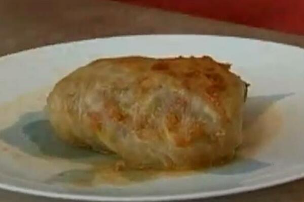 MAKEDONCI SARMU NE MOGU DA ZAMISLE BEZ 1 ZAČINA: Obavezno ga STAVLJAJU u NJU, zbog toga je UKUSNIJA od NAŠE