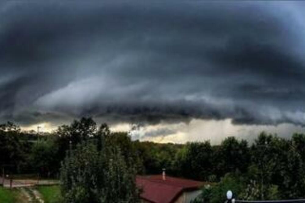 OBLAK DIMA NADVIO SE NAD BEOGRADOM: Vatrogasci u ŠOKU, niko ne zna o čemu se radi!