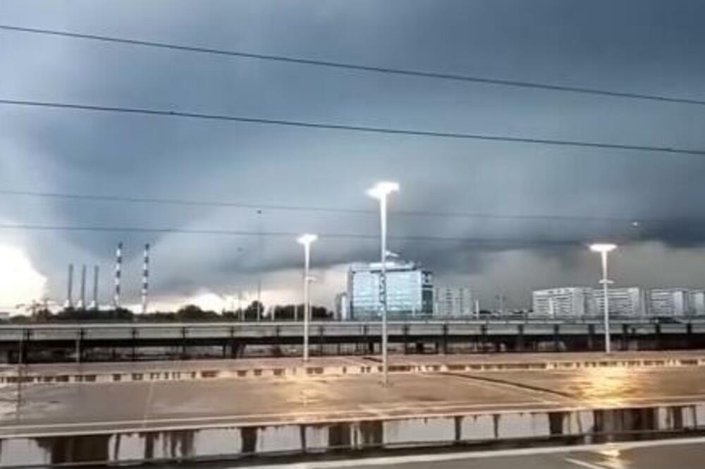 GRAD IM PROŠLI PUT UNIŠTIO AUTOMOBILE, SAD SPREMNI ČEKAJU OLUJU: Slike iz Vrbasa postale hit na mrežama (FOTO)